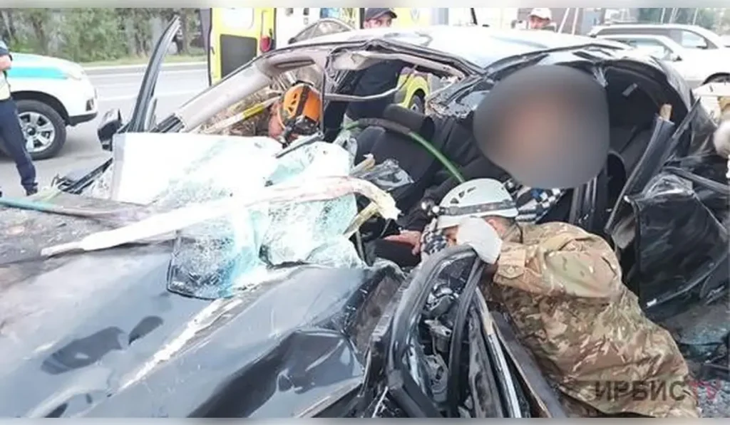 Мужчину зажало в автомобиле после ДТП в Павлодаре