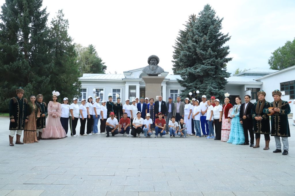 В Алматинской области три десятка потомков Жамбыла пришли на выборы