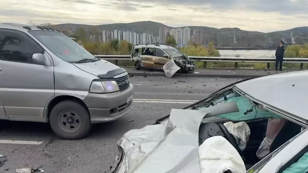 Погибшие в ДТП с 6 машинами студентки учились в одной группе в СФУ