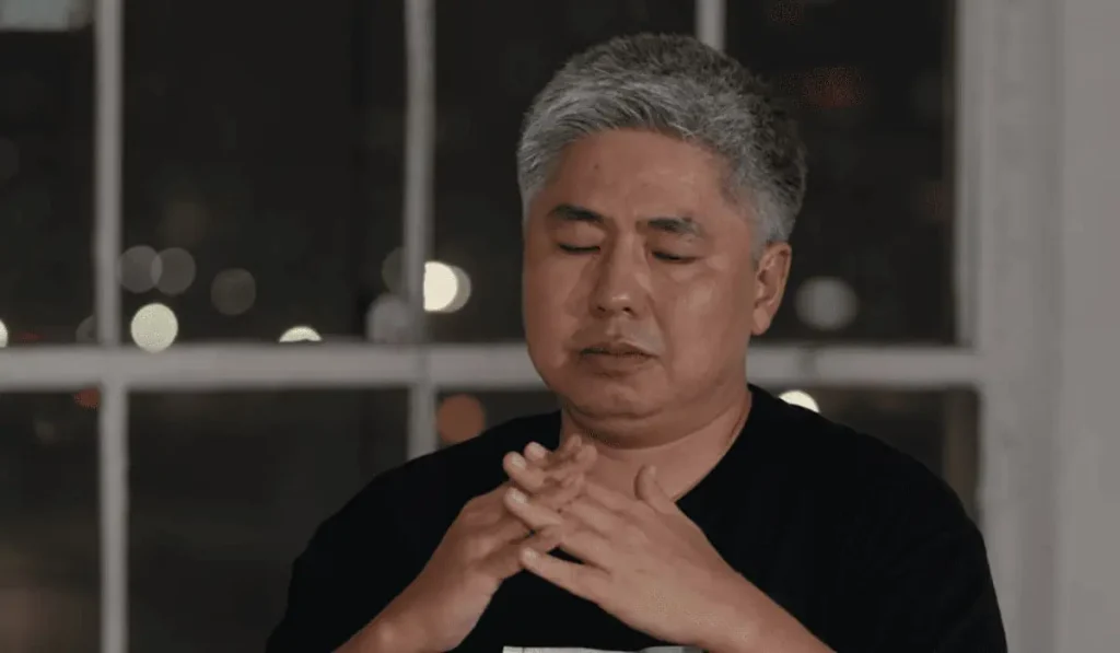 «Я был настолько глуп»: Нуртас Адамбай расплакался, вспоминая свои радикальные высказывания
